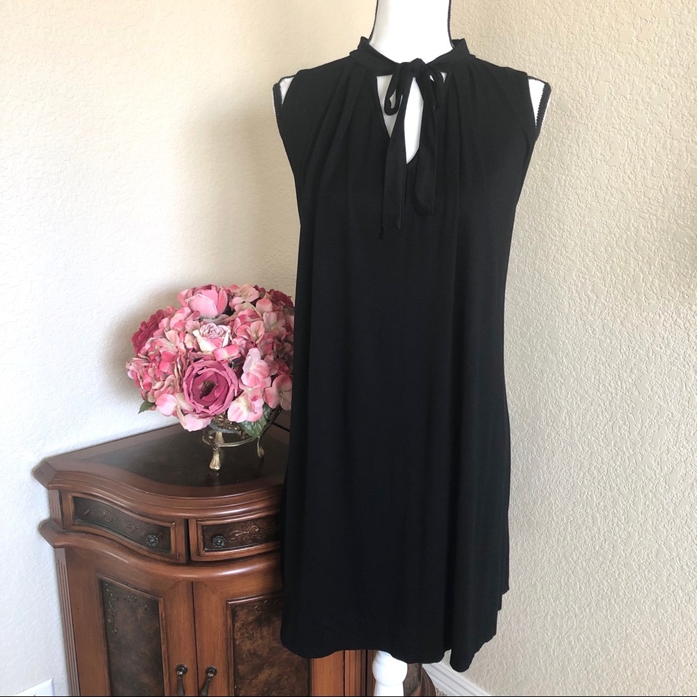 MOD REF Keyhole Neck Tie Dress